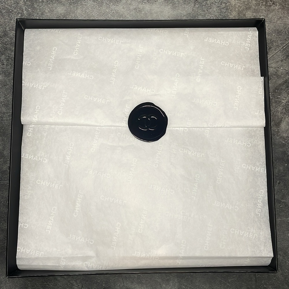 Authentic Chanel Gift Box - Picture 3 of 4